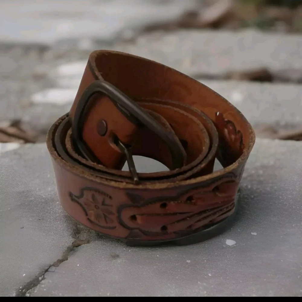 TexTan Vintage Tooled Leather 36 inch mems belt & buckle Cognac brown